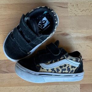 Vans old Skool V toddler Velcro sneakers- leopard/ black size 4.5